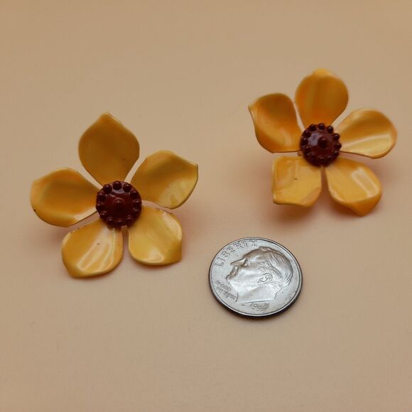 Vintage Clip On Earrings Orange Enamel Flower Brown Center - Picture 10 of 10